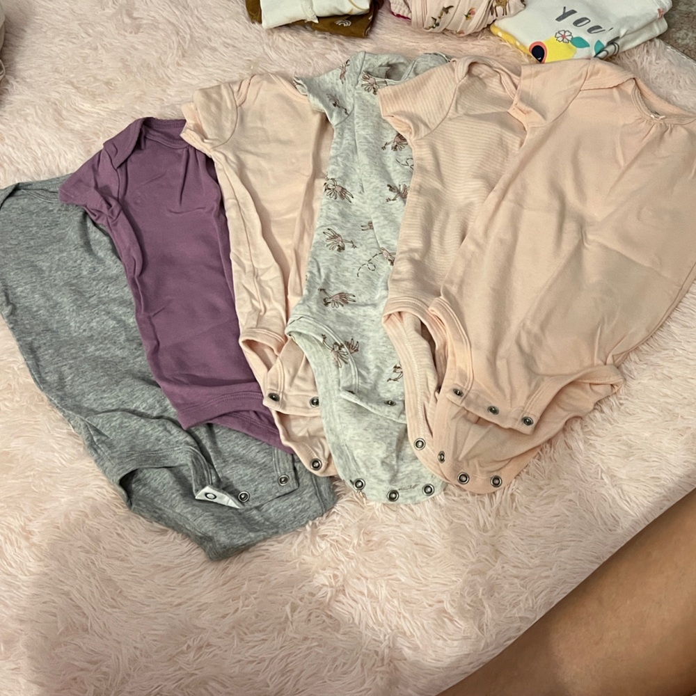 Carter's Kids Bodysuits in Pink, Purple, and Gray 6 pack never used